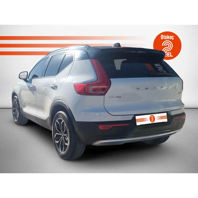 2021 VOLVO XC40 MOMENTUM
