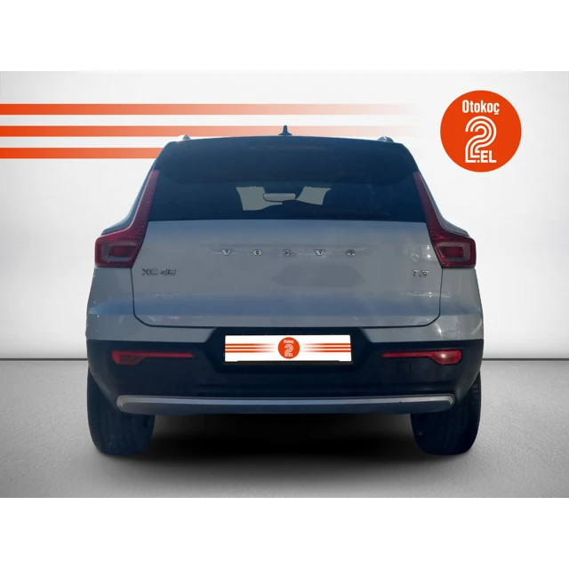 2021 VOLVO XC40 MOMENTUM